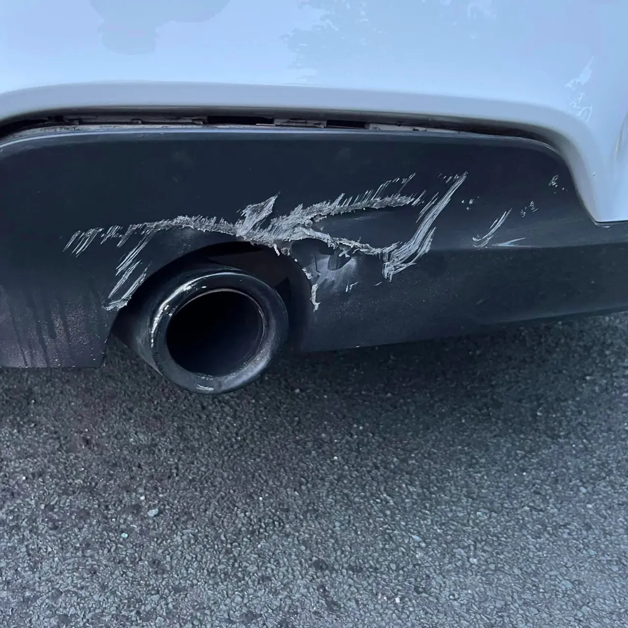 Before - Cracked bumper 1